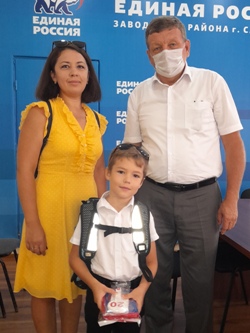 Владимир Дмитриев принял участие в акции «Собери ребенка в школу»